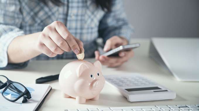 piggy bank and smartphone