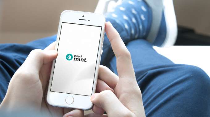 Person downloading and installing mint app