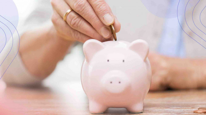 Piggy bank showing average savings by age in Canada